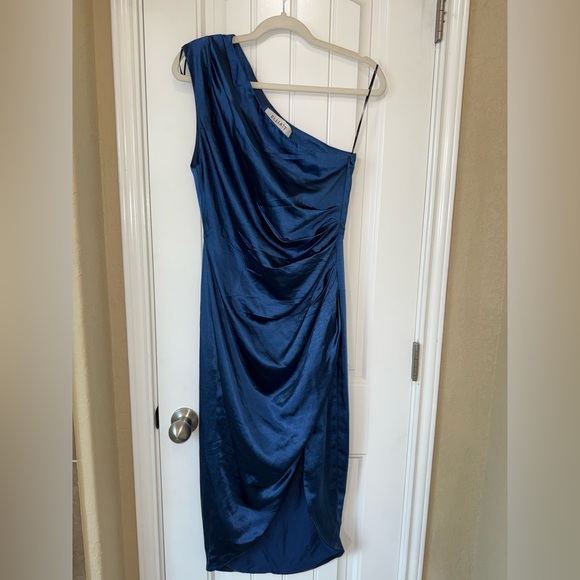 New Elliatt Dress - Picture 7 of 9